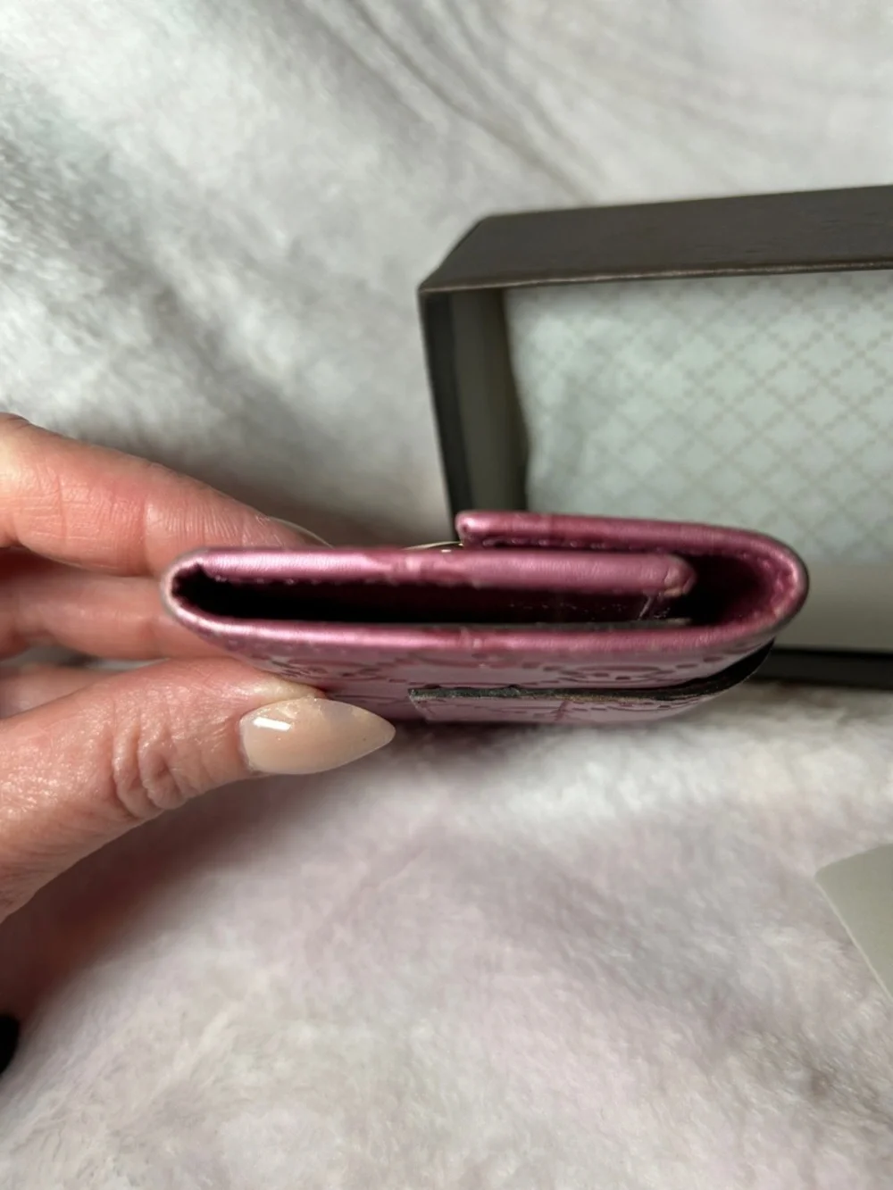 396.  Gucci “Loving Heart” Guccissima embossed leather key holder - Picture 4 of 10